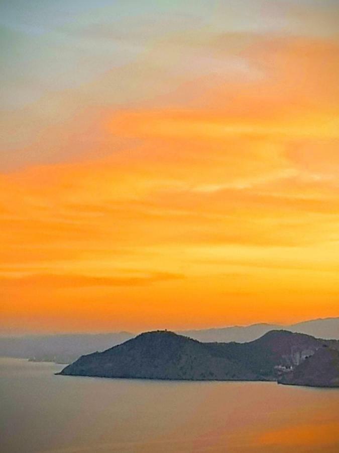 Апартаменты С Видом На Море И Горы Benidorm Buitenkant foto